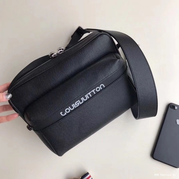 AAA Replica Ru Louis Messenger Vuitton 0805